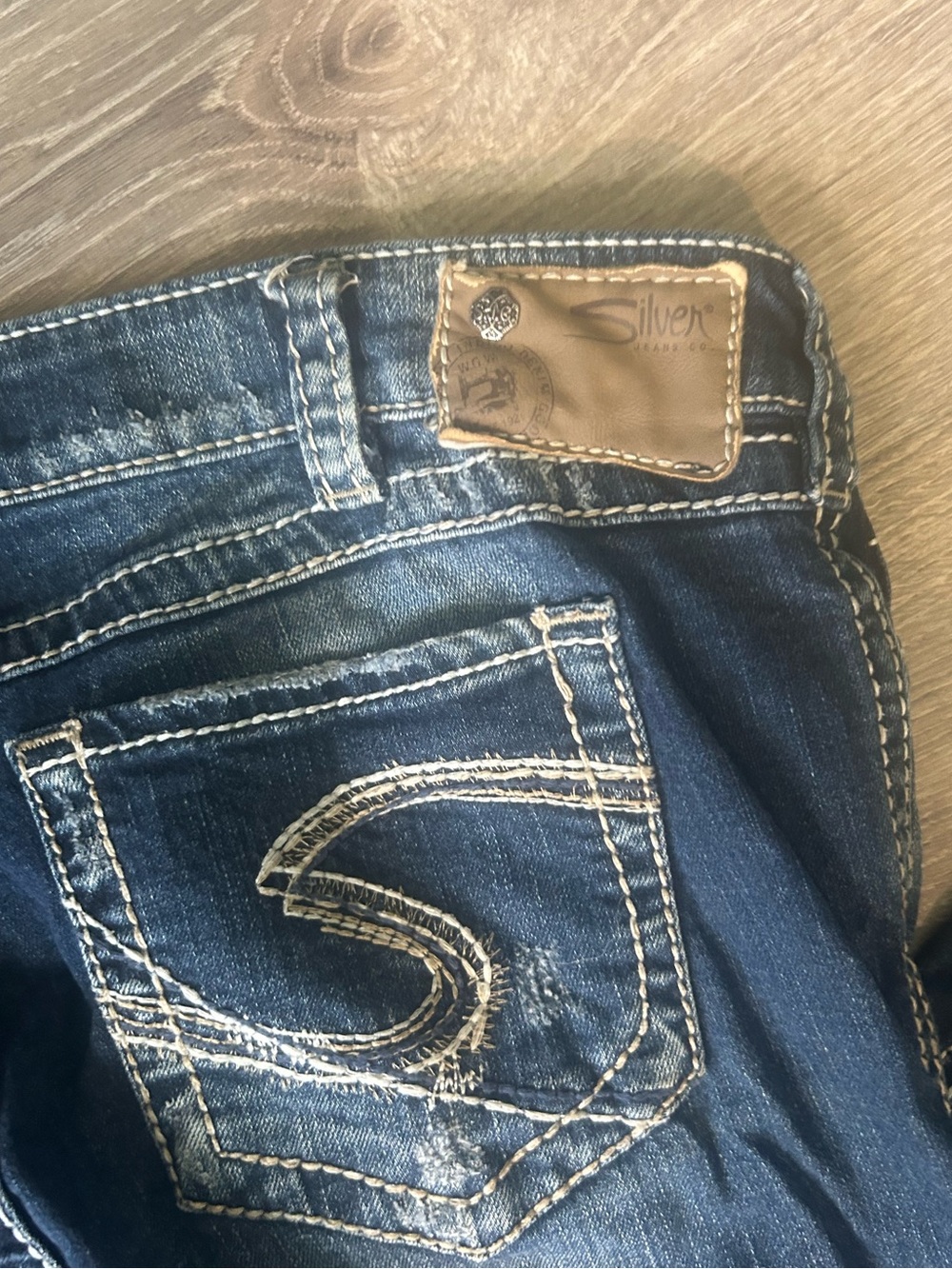Silver Jeans Dark Blue Denim Jeans with Contrast White Stitching